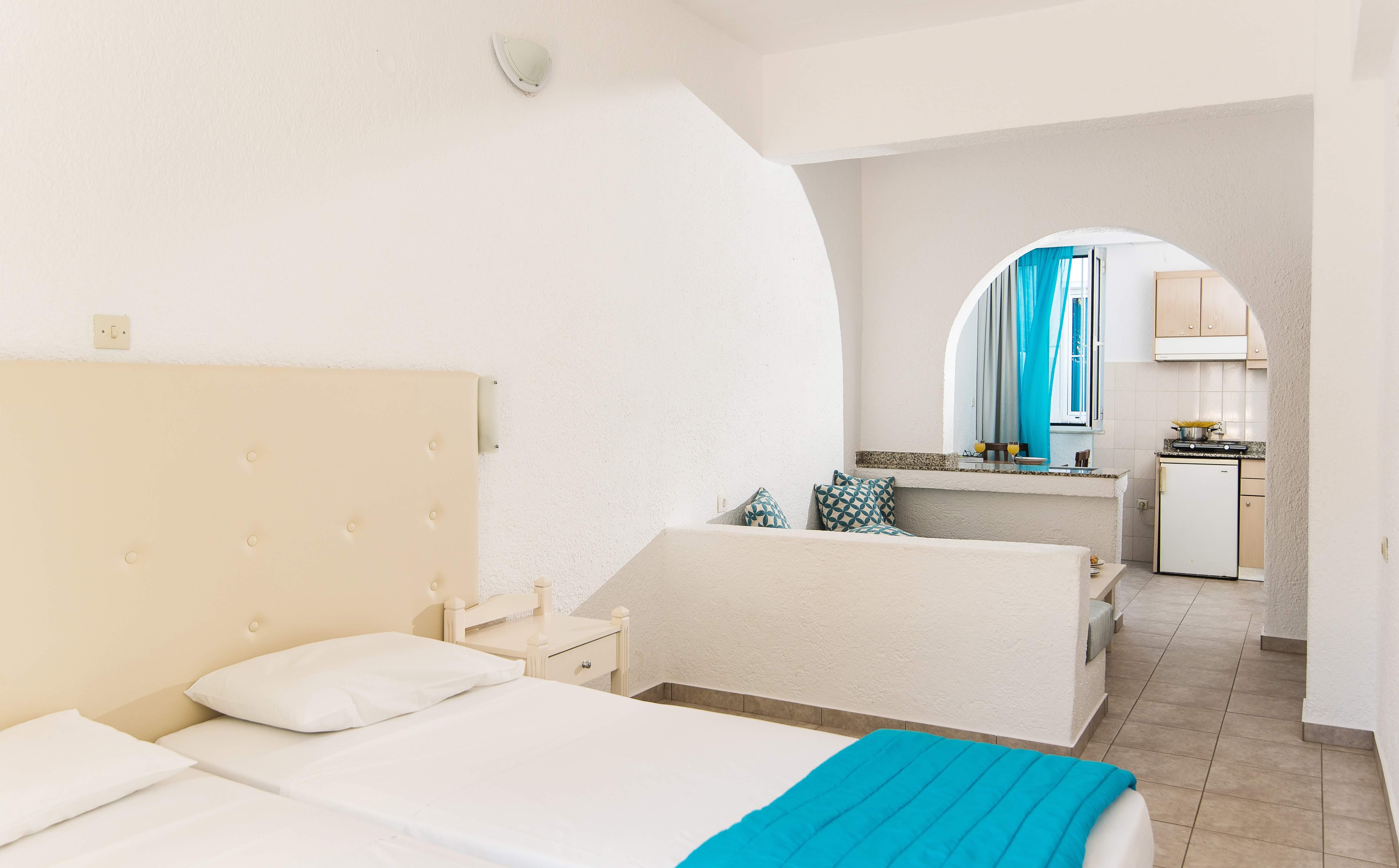 Ibiscus Hotel Malia エクステリア 写真