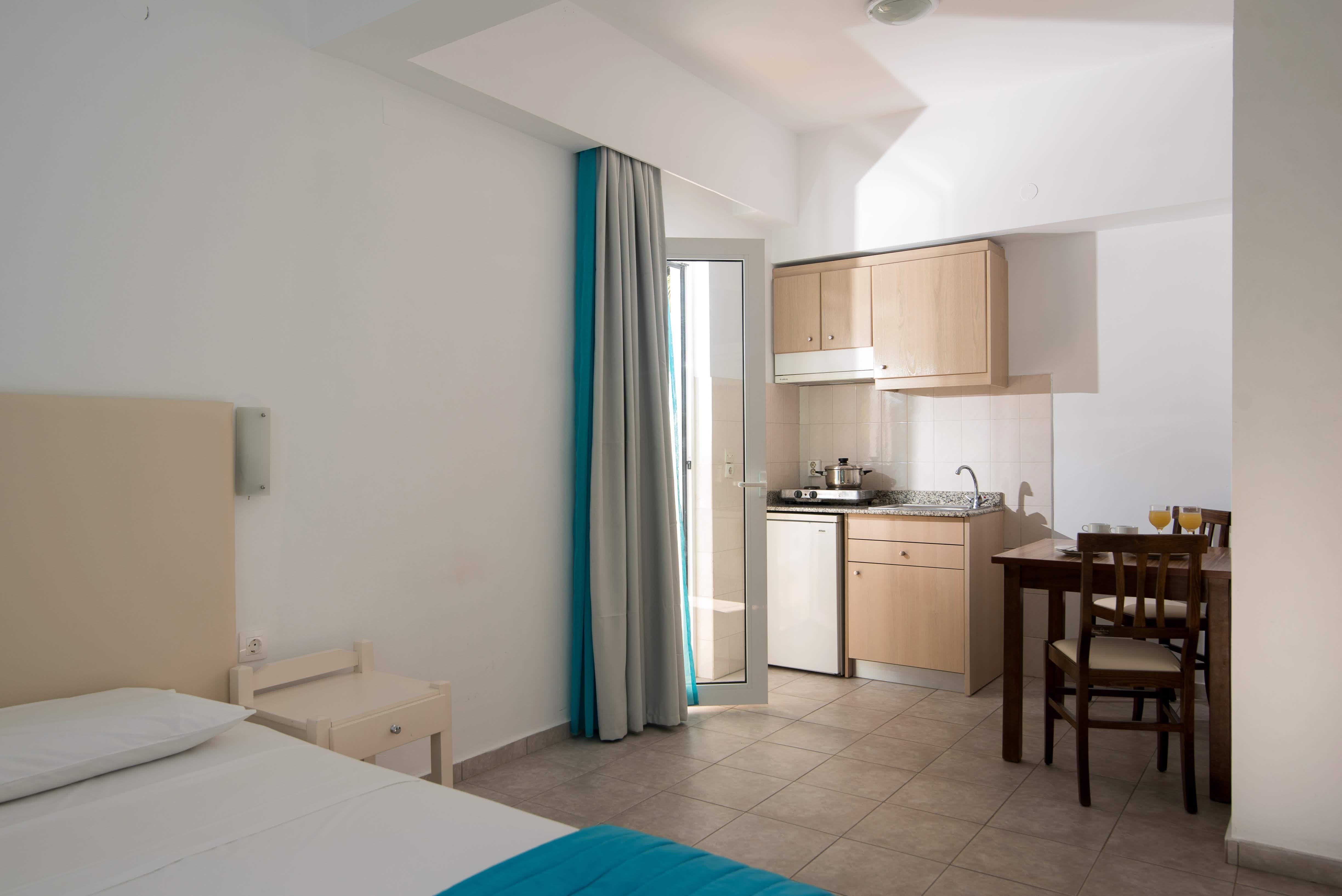 Ibiscus Hotel Malia エクステリア 写真