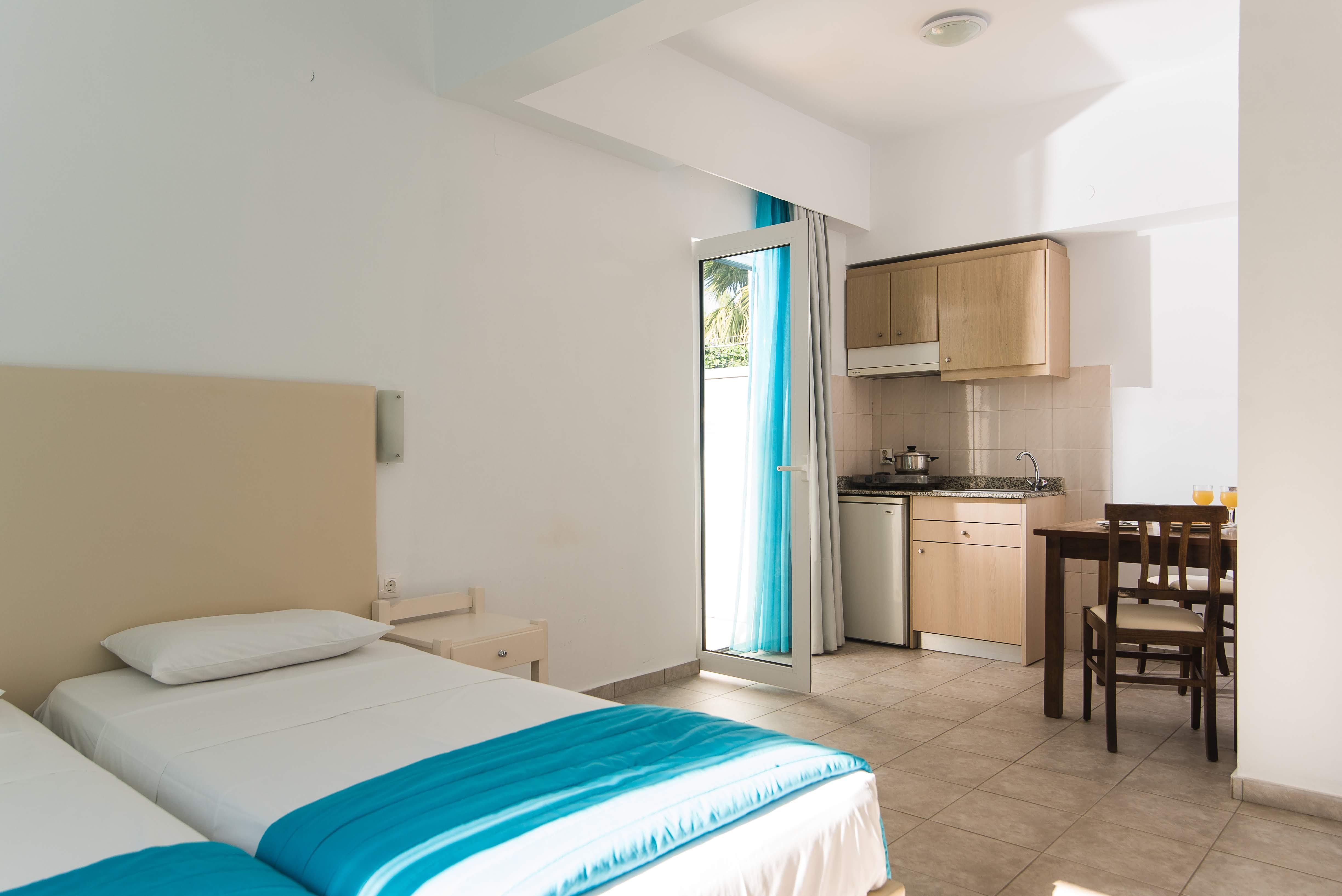Ibiscus Hotel Malia エクステリア 写真